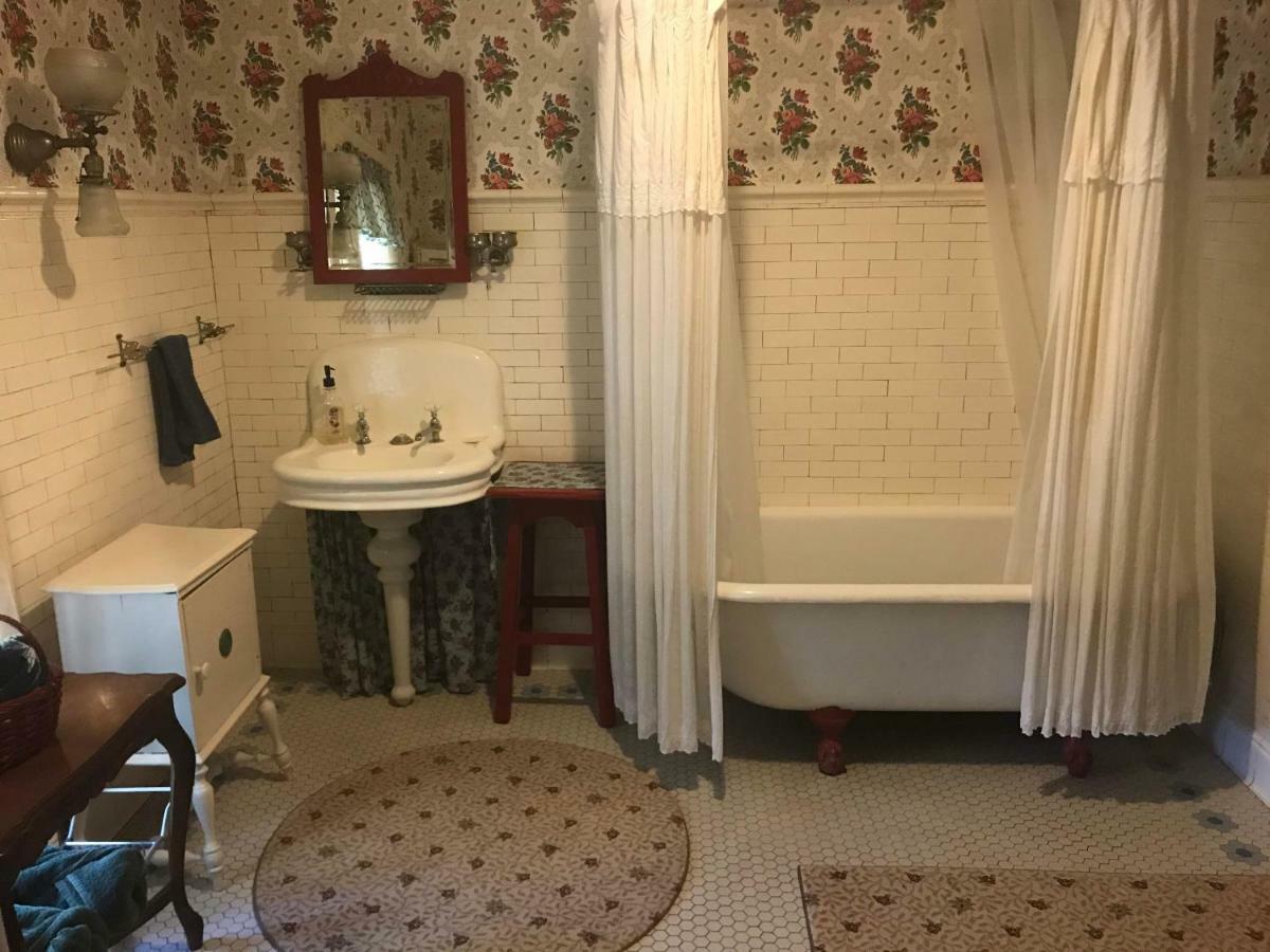Innisfree Bed & Breakfast Саут-Бенд Экстерьер фото